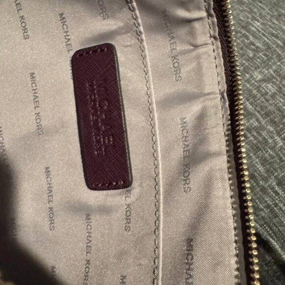 Michael Kors Clutch Wallet Wristlet Saffiano Leather Gold Zip Burgundy NWOT - Picture 5 of 5